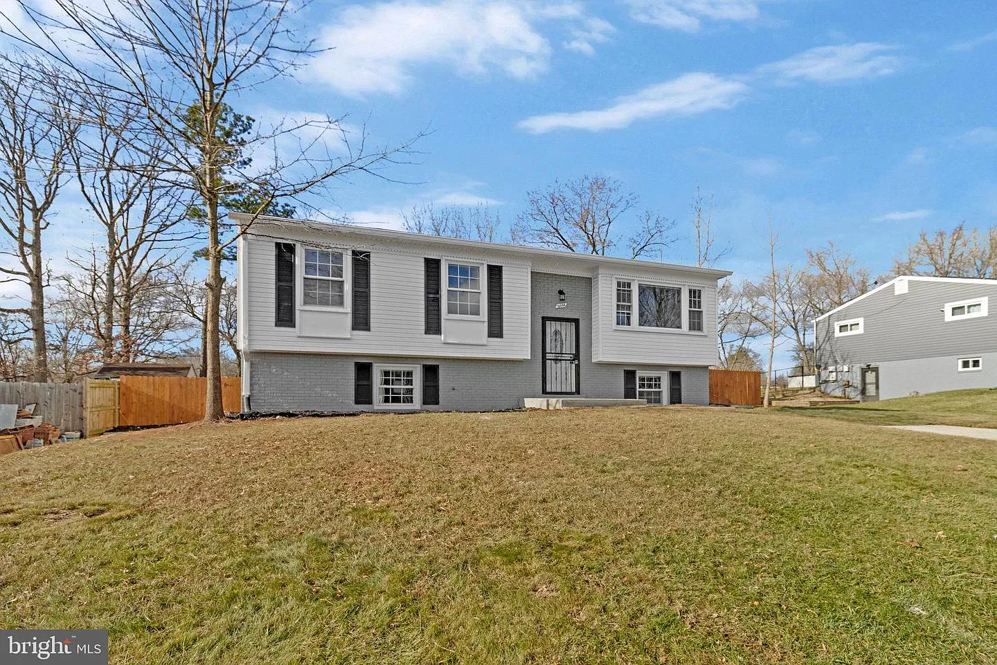 5904 Justina Dr photo 1