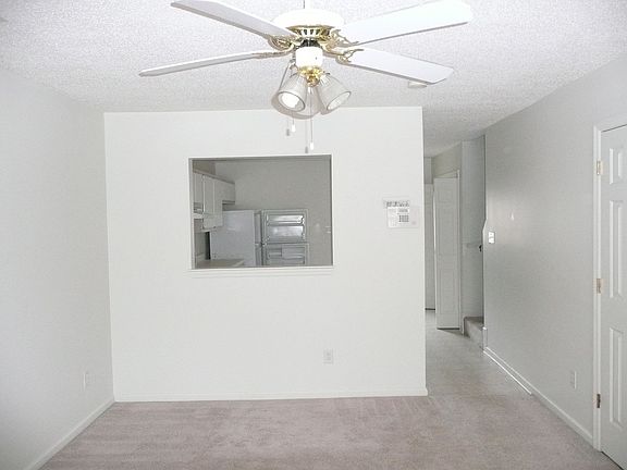 3rd image of 109 Woodlake Ct