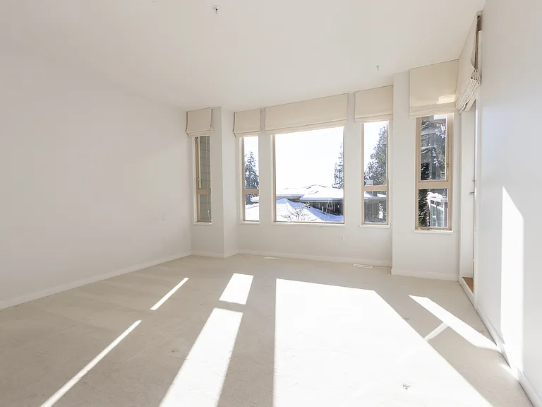 2491 Folkestone Way — Photo 16