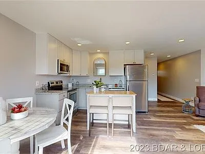 3 bed, 2.5 bath, 1564 sqft, $2,000 — Photo 2