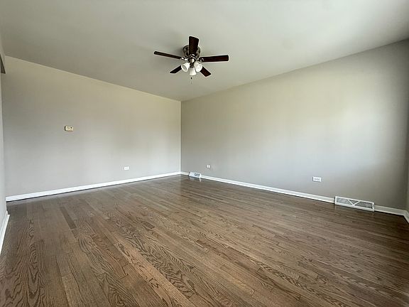 5th image of 8611 Leamington Ave