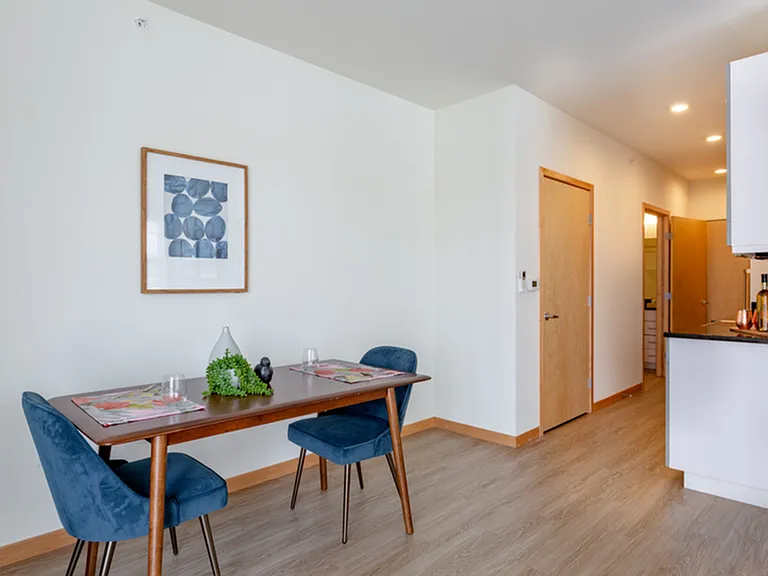 1 Bed / 1 Bath - 652 SF - Kitchen & Dining