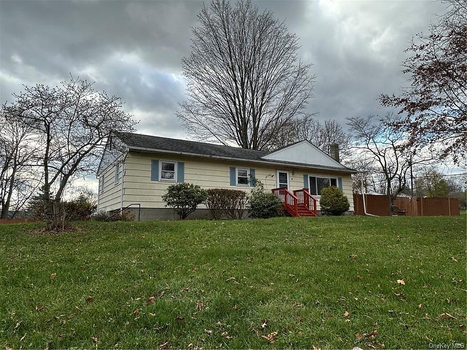 1st image of 9 Stirrup Dr