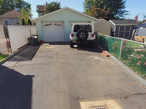 285 Born Street image 38 of 41