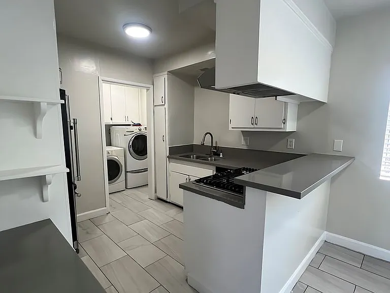 212 W Plymouth St — Photo 3