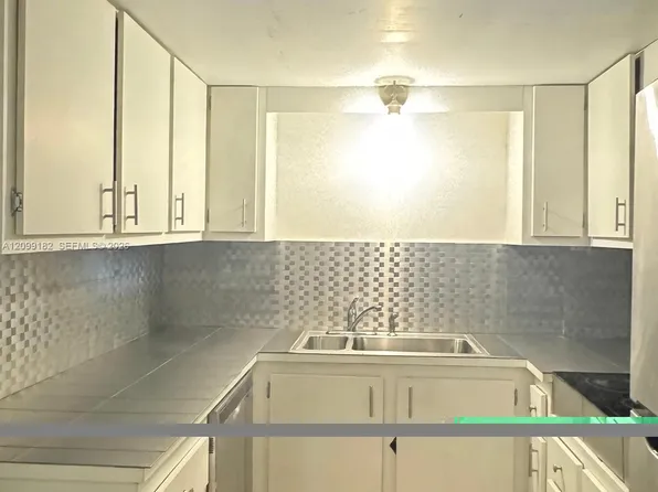 5961 N Falls Circle Dr APT 306, Lauderhill, FL 33319