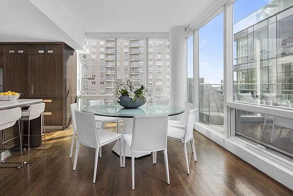 Sold by Dolly Lenz Real Estate LLC | media 23