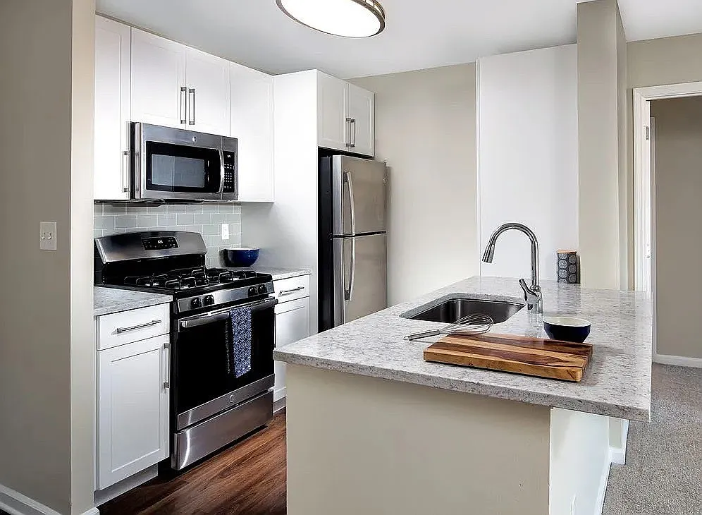 2 bed, 2.0 bath, $7,900 — Photo 2