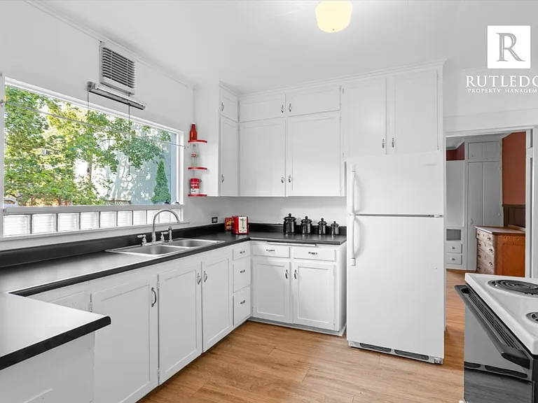 8 Willamette Ave — Photo 11
