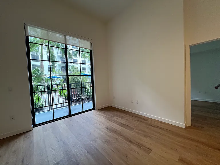 1652 NE 124th St #201 — Photo 11