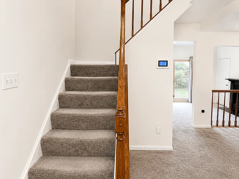 8719 E Grv — Photo 10