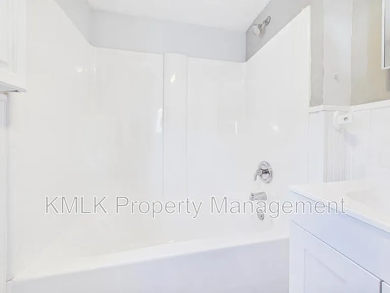701 Kling St — Photo 20