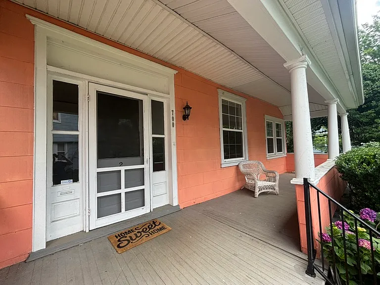 700 Gladstone Ave #2 — Photo 2