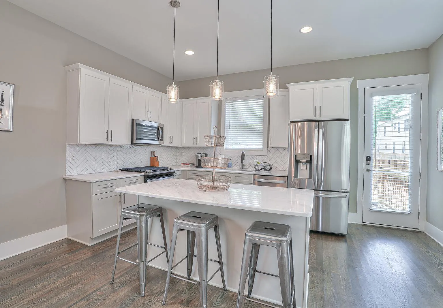 3 bed, 1718 sqft, $3,650 — Photo 4