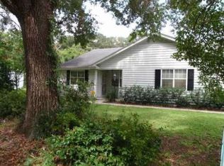1 Tara Manor Dr, Savannah, GA 31406