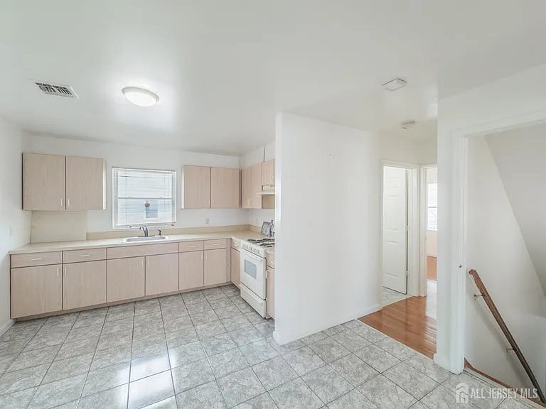 105R Lowell St — Photo 5