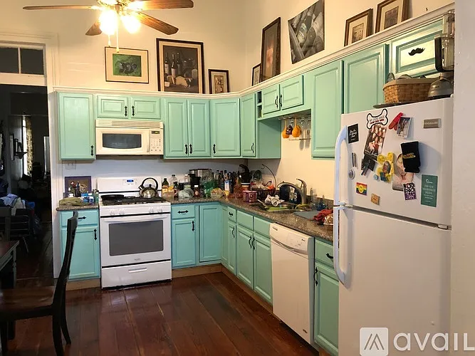 3 bed, 950 sqft, $1,995 — Photo 2
