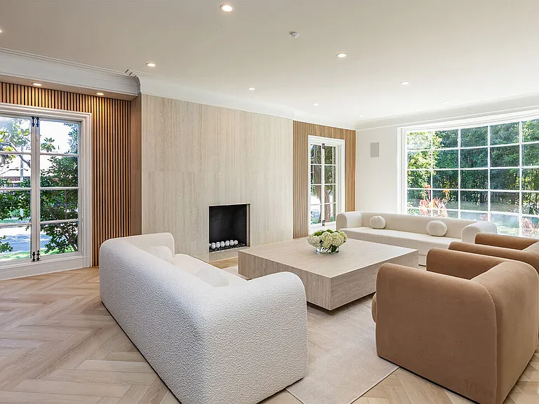 702 N Beverly Dr — Photo 6