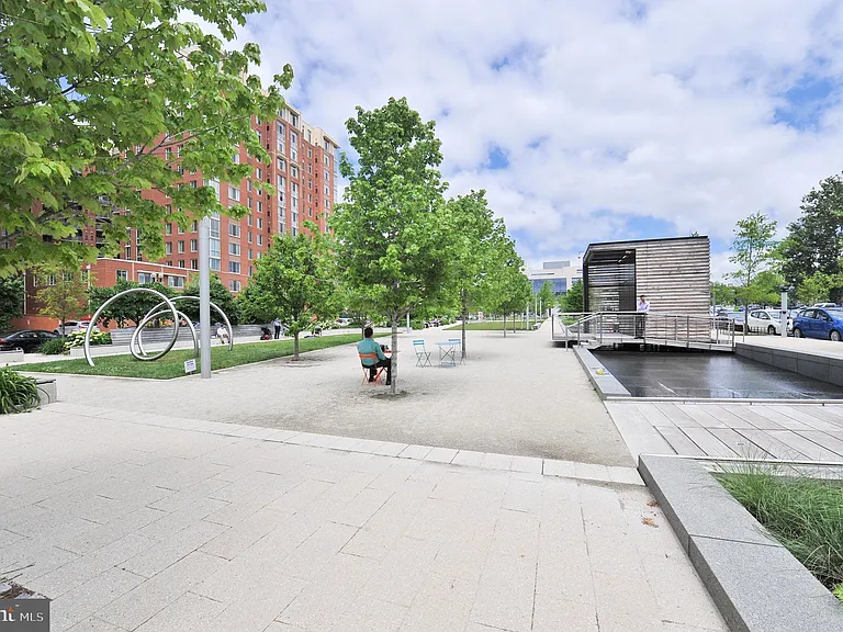 1000 New Jersey Ave SE #609 — Photo 37