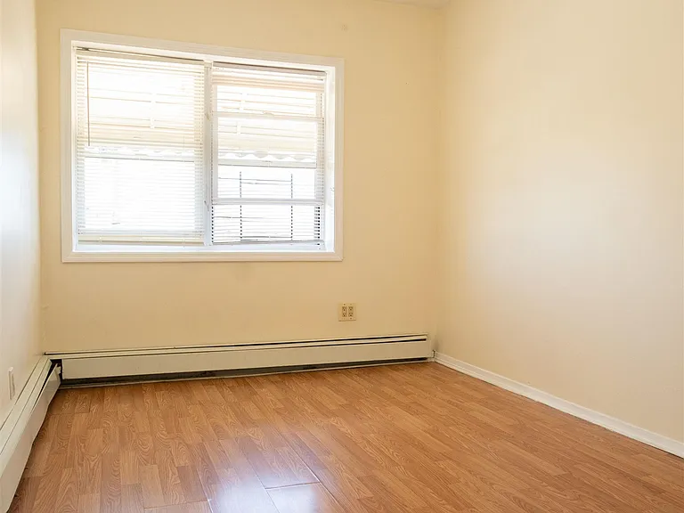 1037 Avenue C — Photo 14