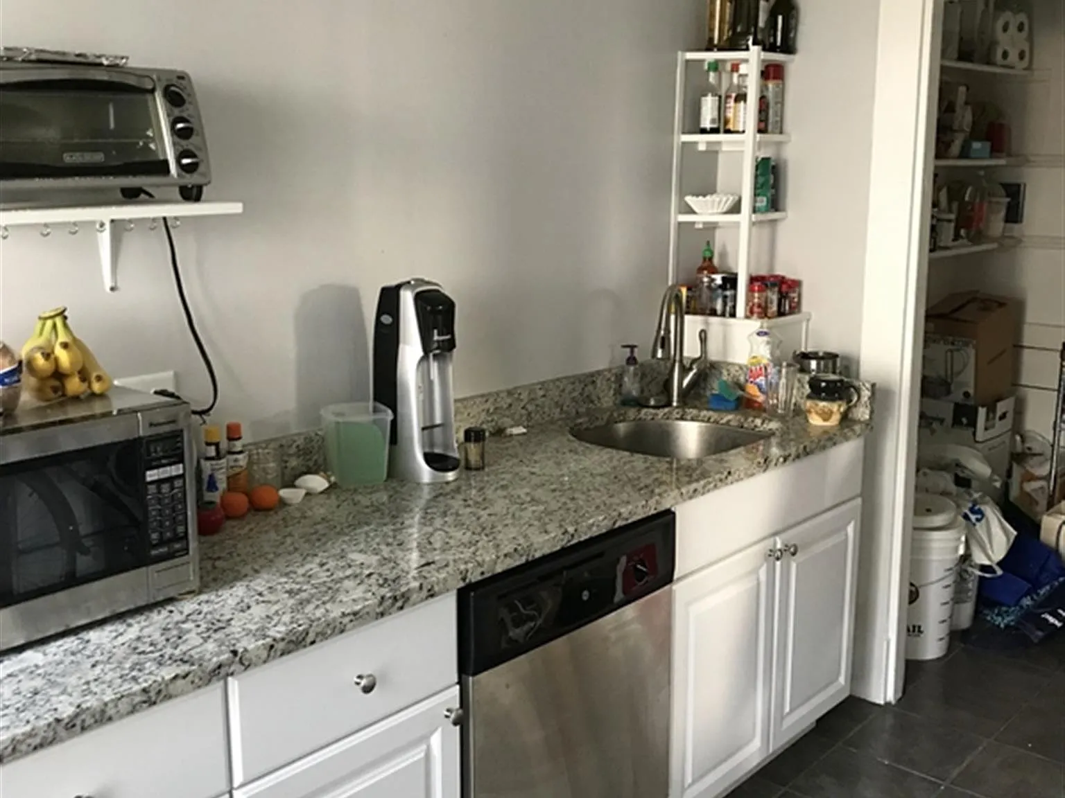 3 bed, 900 sqft, $3,550 — Photo 1