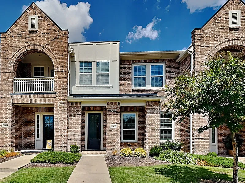 3 bed, 2.5 bath, 2140 sqft, $2,850 — Photo 1