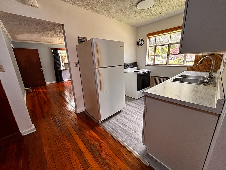 360 Ross Ave — Photo 9