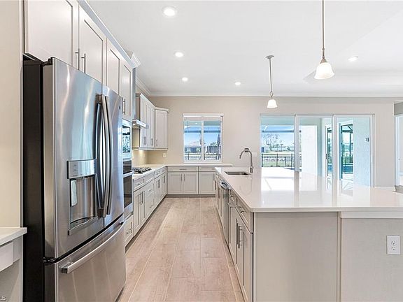4th image of 15164 Blue Bay Cir