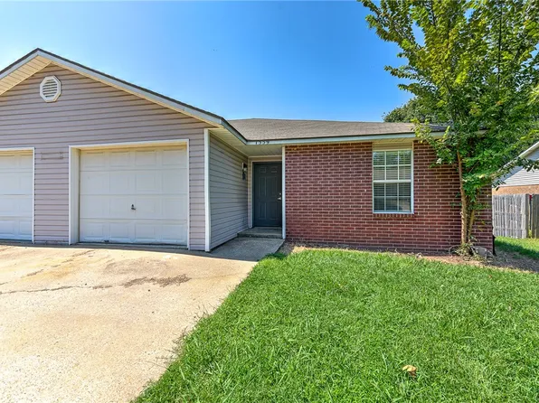 1359 N Boxley Ave, Fayetteville, AR 72704