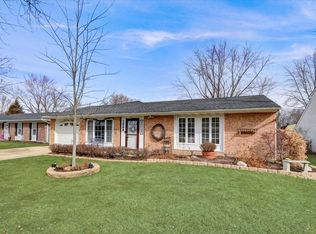 1088 Highbury Dr, Elgin, IL 60120