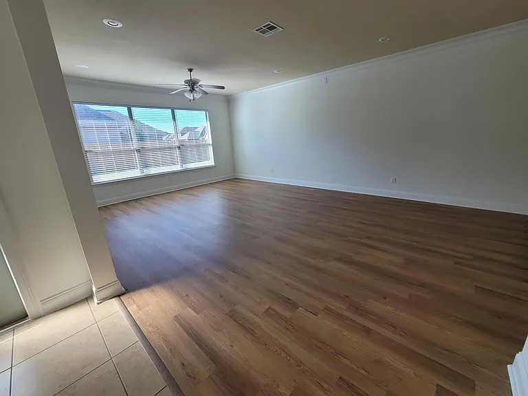 300 Spanish Moss Ln — Photo 5