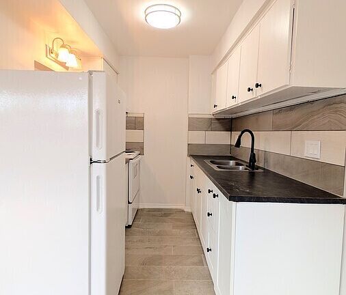 4th image of 3015 Sandwich St #508