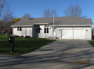 84 Meadow View Cir, Waupun, WI 53963