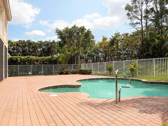 4th image of 9766 Napoli Woods Lane N