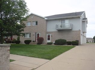3022 Becker Dr, Peru, IL 61354