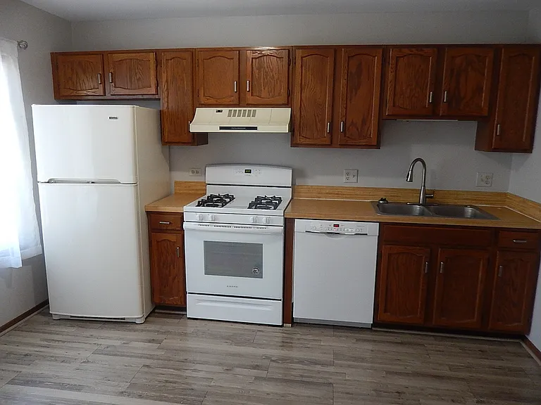 975 Westchester Cir — Photo 14