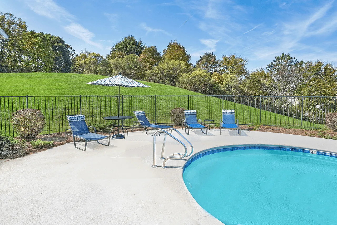 Oak Crest Apartments — Photo 3