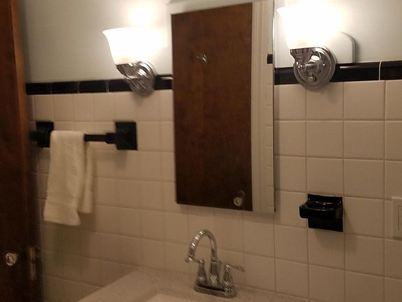 5th image of 1640 Warwick Ave