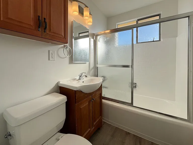 5919-5925 Crenshaw Blvd — Photo 12