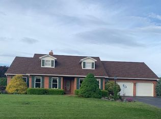 318 Topaz Dr, Chambersburg, PA 17202