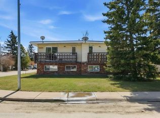 6333/6335 N 24th Ave NE, Calgary, AB T1Y5S3