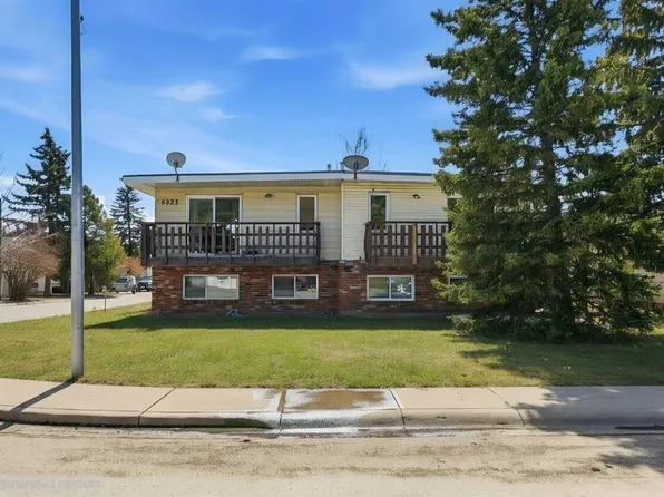 6333/6335 N 24th Ave NE, Calgary, AB T1Y 5S3