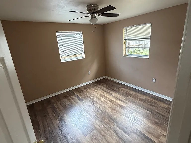 4525 Phoenix Ave — Photo 8