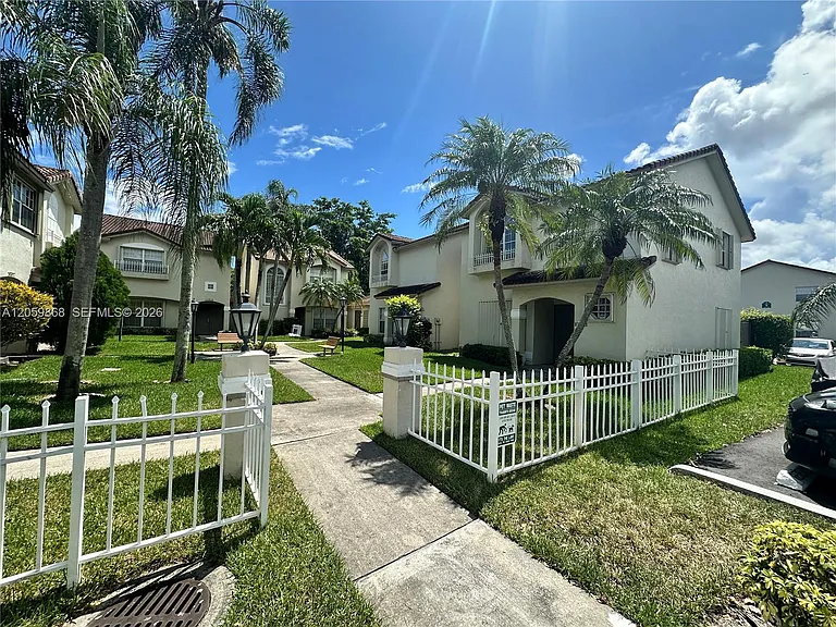 10807 NW 8th St #7U6 — Photo 1