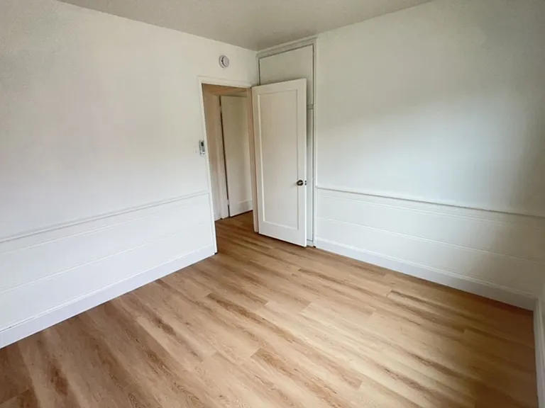 4645 Gardena Dr — Photo 8