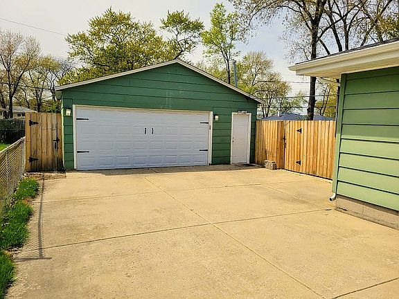 2nd image of 1905 Stephen Dr