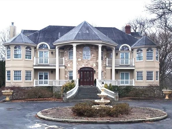 72 Charlemont St, Newton, MA 02461