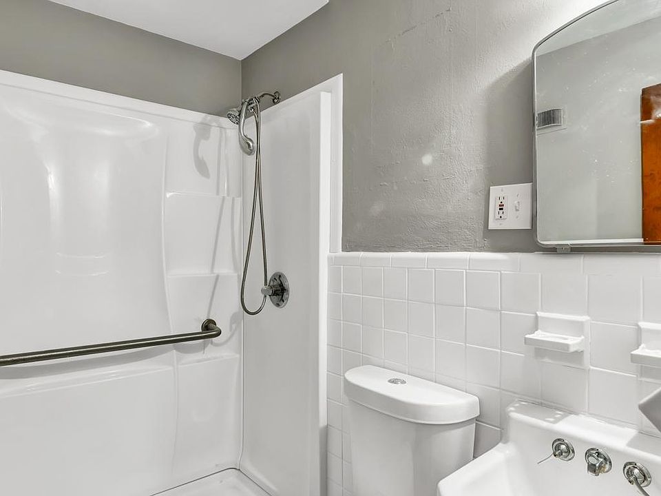 1st image of 9097 North Ave