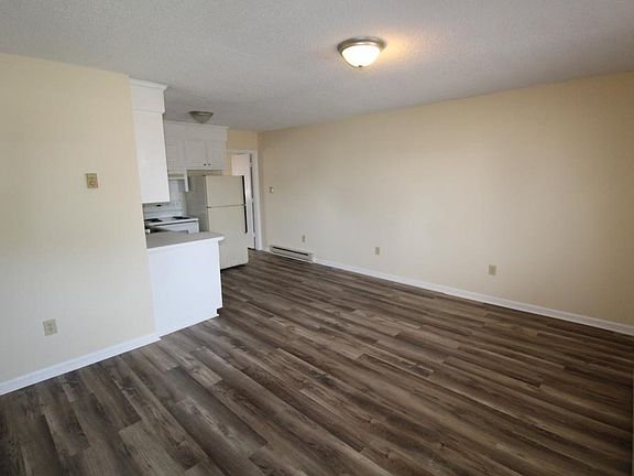 2nd image of 2726 Mill St #F