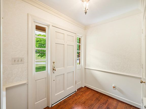 3rd image of 3605 Willow Lawn Dr